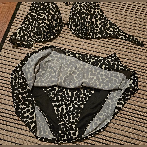 Early 2000's Black and White Polka Dot Bikini Set - Picture 3 of 5
